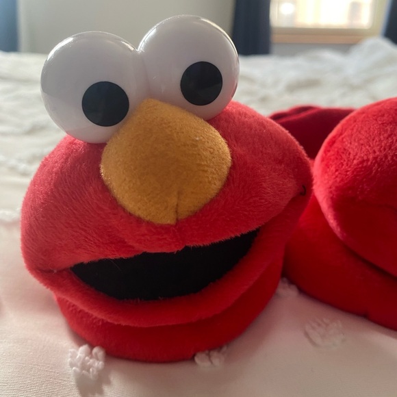 Sesame Street Elmo Red Toddler Slippers - Size 7/8 - Picture 3 of 8